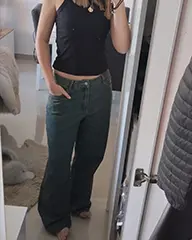 Estoy feliz con mi compra, los jeans no se destiñen al lavar y mantienen la forma. Claramente voy a repetir.