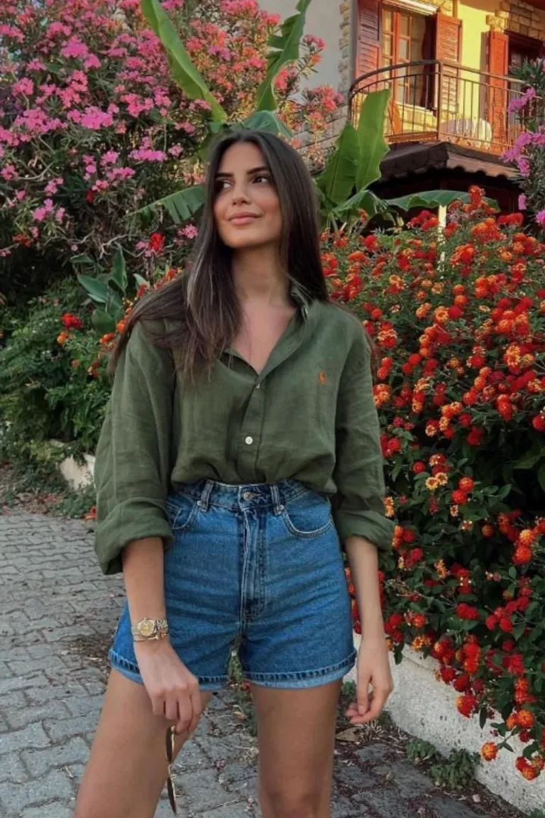 Look Casual Verano: Camisa Verde Militar y Shorts Denim Vintage de ootd para argentina