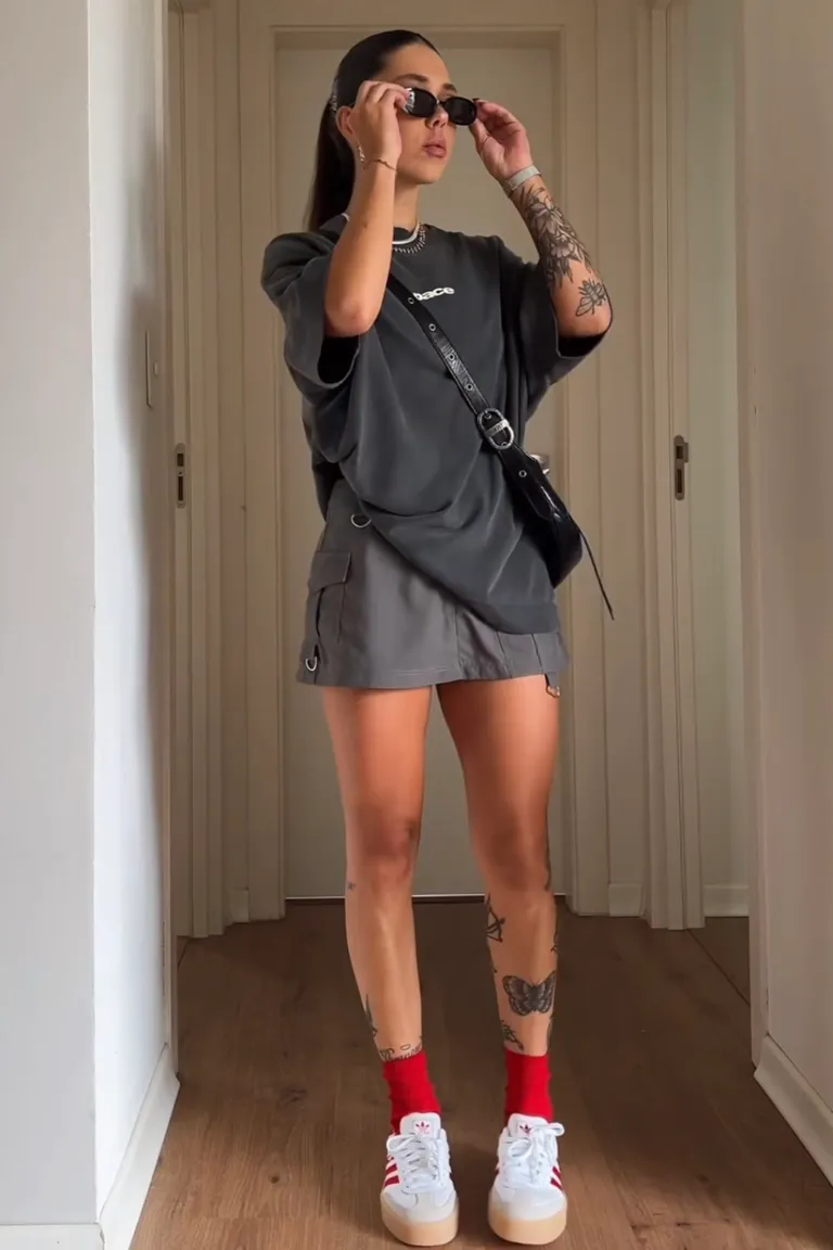 Look Deportivo Casual en Gris con Toque Rojo de ootd para argentina