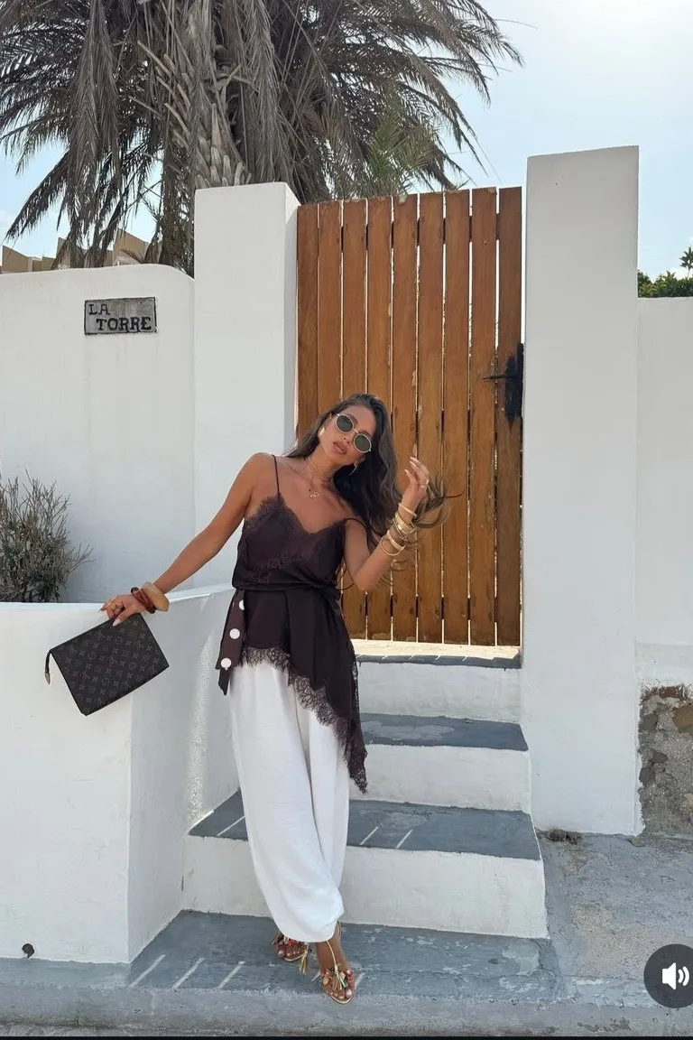 Look Minimalista en Blanco y Negro: Elegancia Veraniega de ootd para argentina