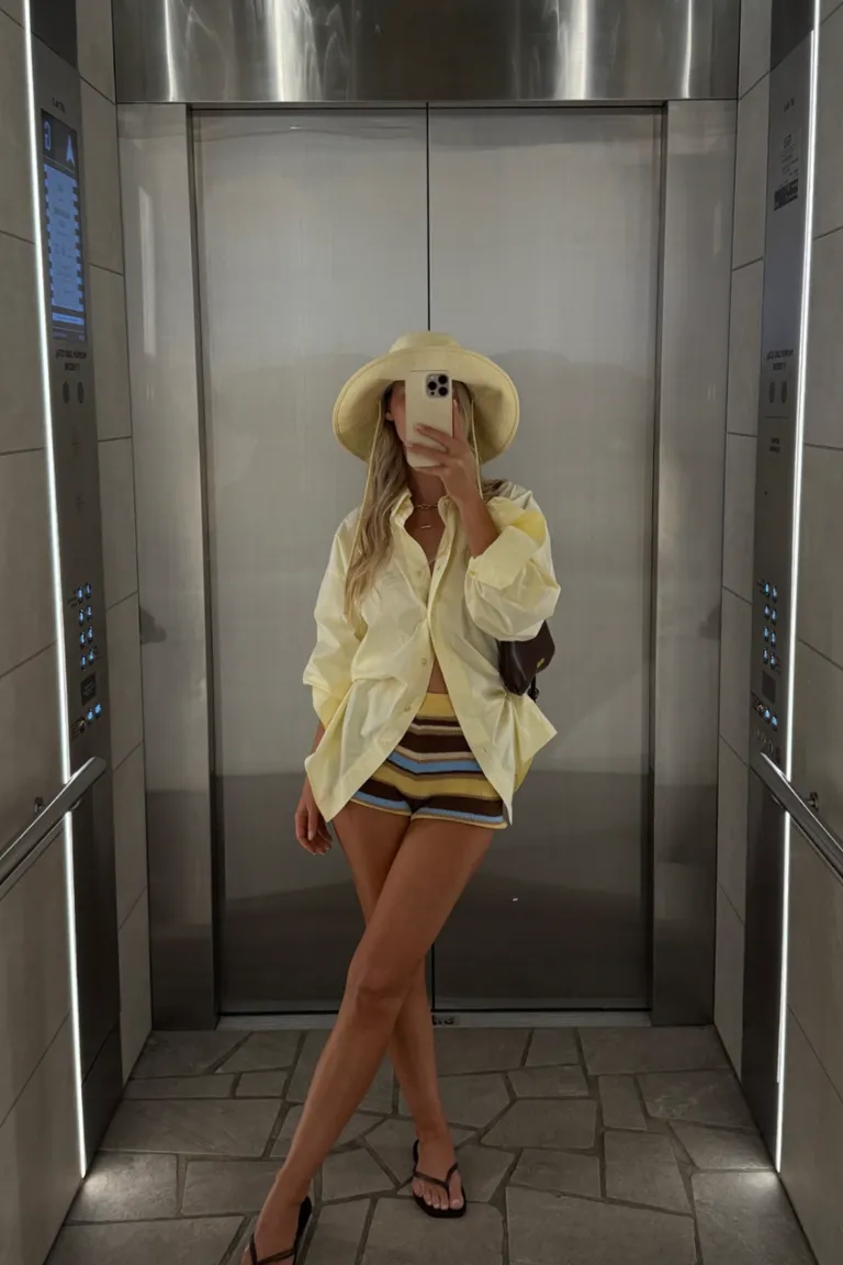 Estilo Veraniego Chic: Blazer Amarillo y Shorts de Rayas de ootd para argentina