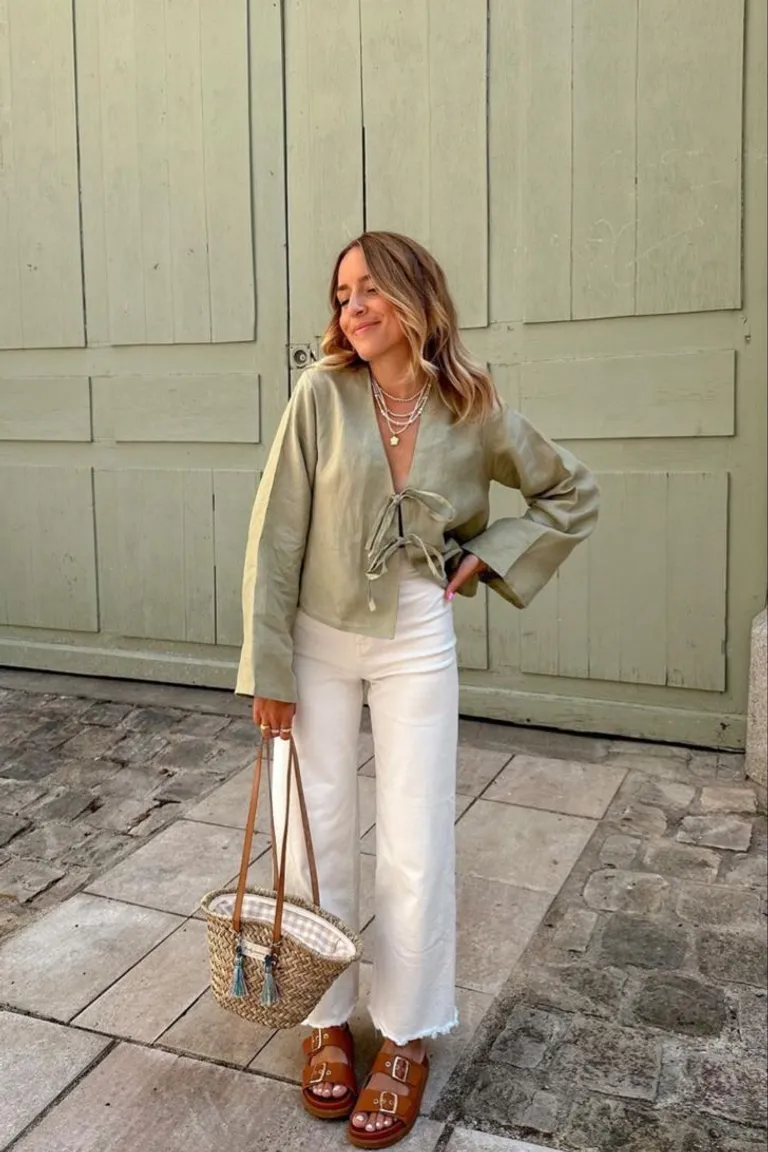 Look Boho-Chic Primaveral: Blusa Verde Sage y Pantalón Blanco de ootd para argentina