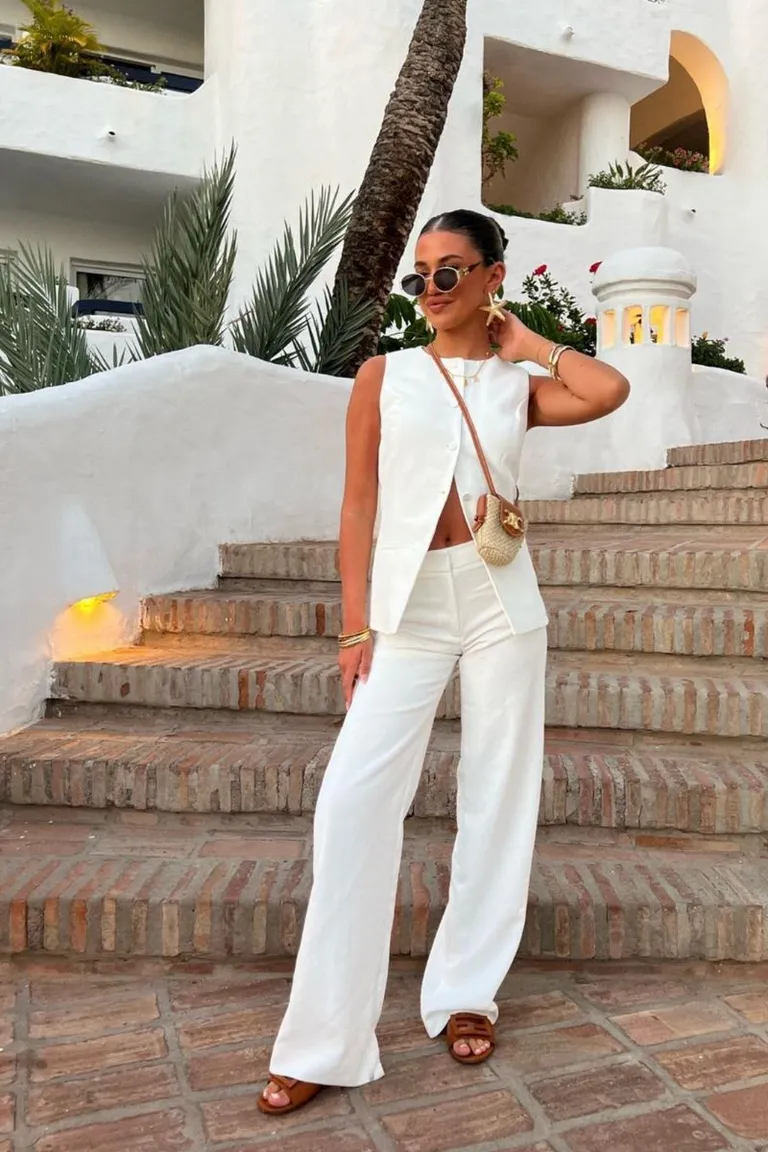 Look Veraniego Total White: Pantalón Palazzo y Top Asimétrico de ootd para argentina