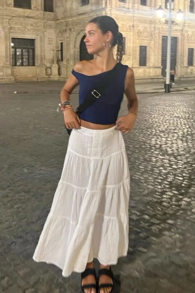Look Veraniego: Falda Blanca Midi y Top Navy en Toscana de ootd para argentina