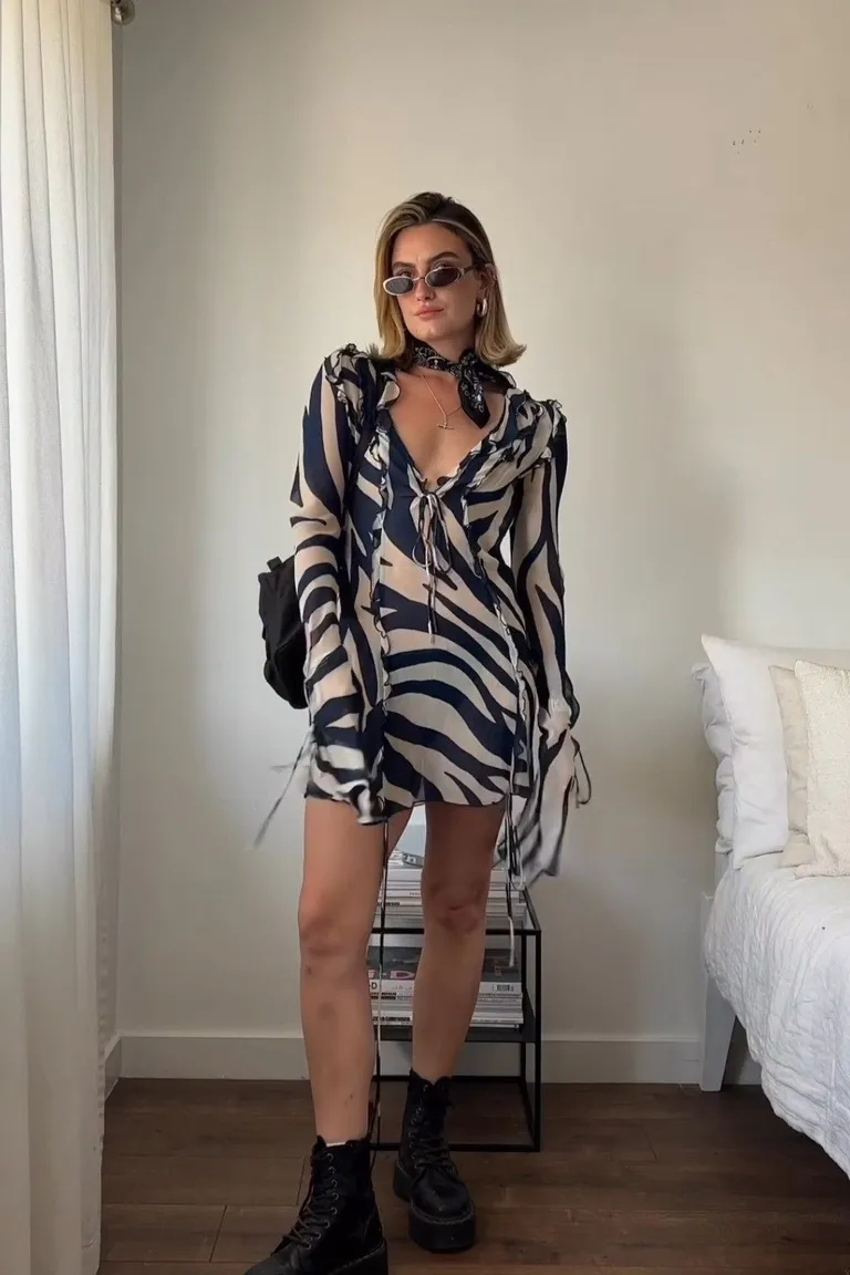 Look Zebra Chic con Botas Combat para Otoño de ootd para argentina