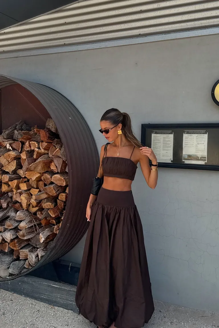 Vestido Negro Minimalista: Elegancia Veraniega de ootd para argentina