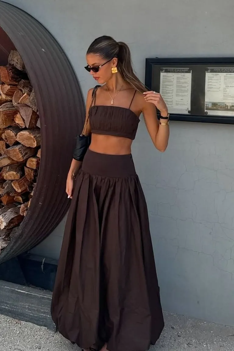 Vestido negro mini casual con espalda descubierta y vuelo de ootd para argentina