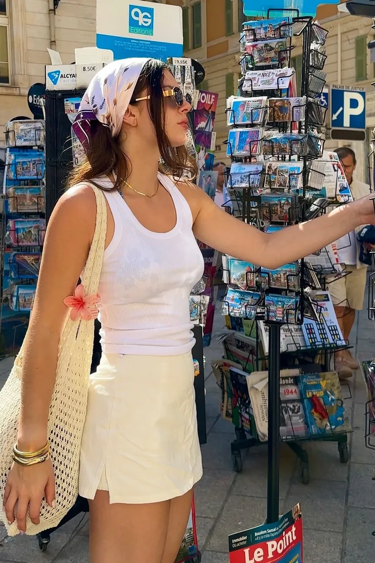 Look Veraniego Chic: Tank Top Blanco y Shorts de Lino de ootd para argentina