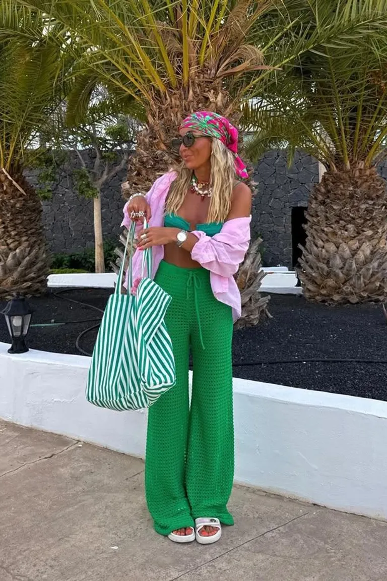 Look Veraniego: Verde Vibrante con Toques de Rosa de ootd para argentina