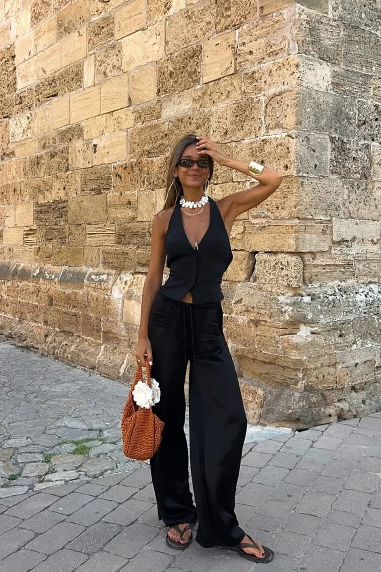Look Minimalista Negro: Mono Elegante para Verano en Barcelona de ootd para argentina