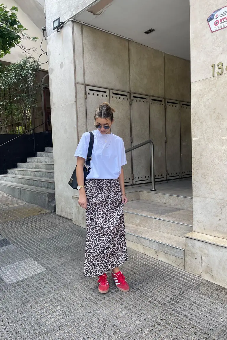 Look Urbano: Contraste Animal Print y Básicos Deportivos de sofidelfabro para argentina