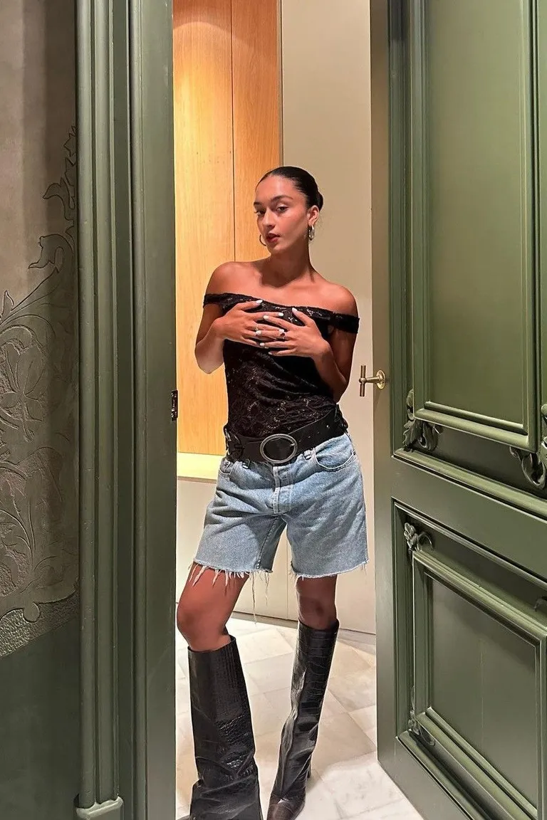 Look Urbano: Shorts Denim y Botas Altas Tendencia 2024 de ootd para argentina