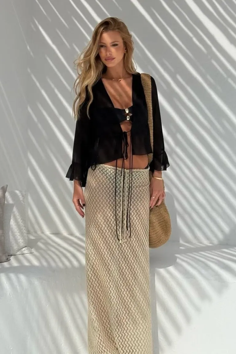 Look Boho Chic: Vestido Crochet con Blazer Negro de ootd para argentina