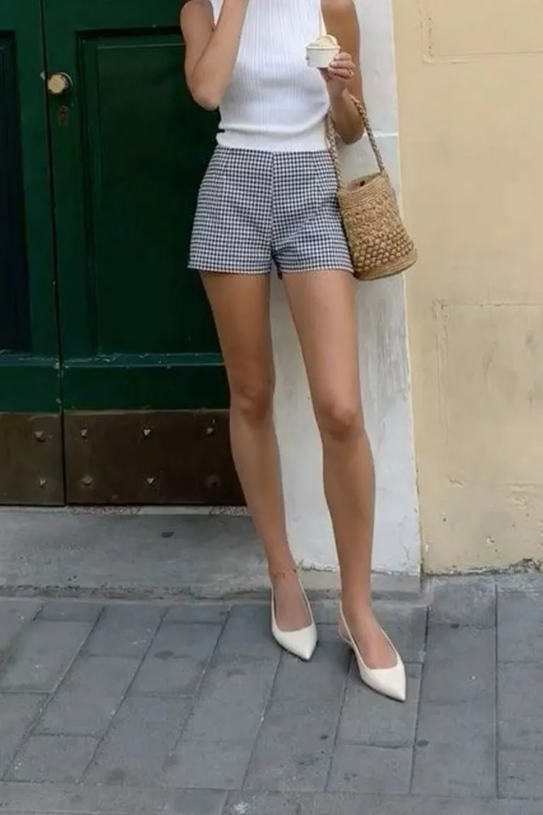 Look Veraniego Casual: Shorts Vichy y Top Blanco de ootd para argentina