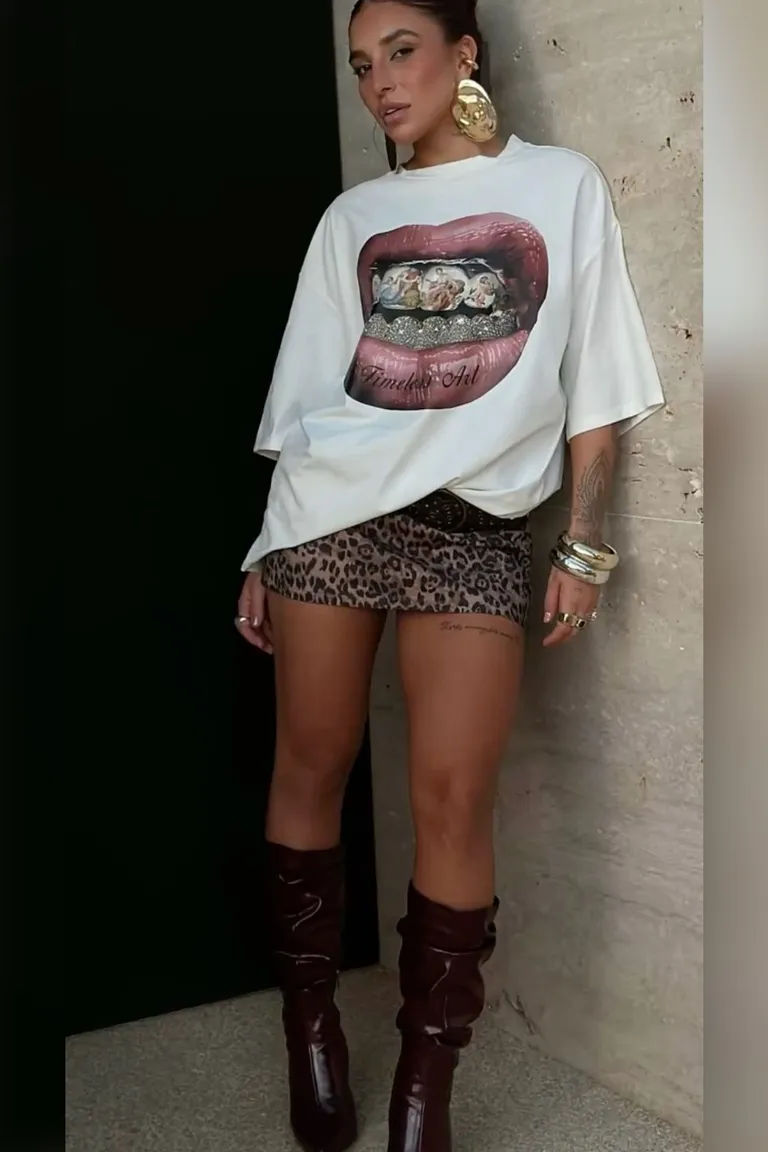 Look Urban Chic: T-shirt Gráfica y Shorts Animal Print de ootd para argentina