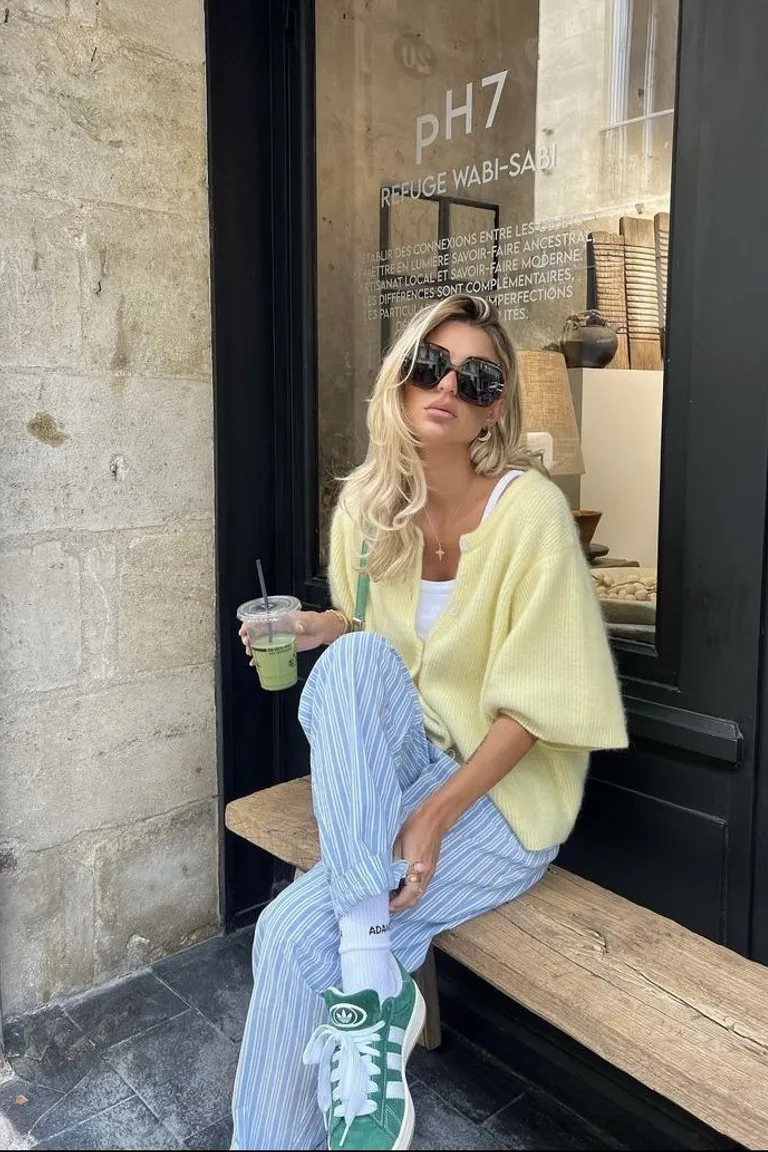 Estilo Veraniego: Mezcla de Rayas y Neón Casual Chic de ootd para argentina