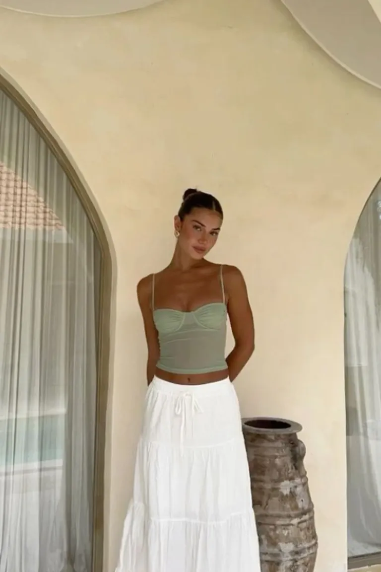 Look Minimalista: Top Menta y Pantalón Cargo Gris de ootd para argentina