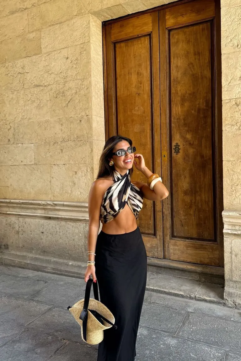 Look Total Black Minimalista con Toque Moderno en Florencia de ootd para argentina