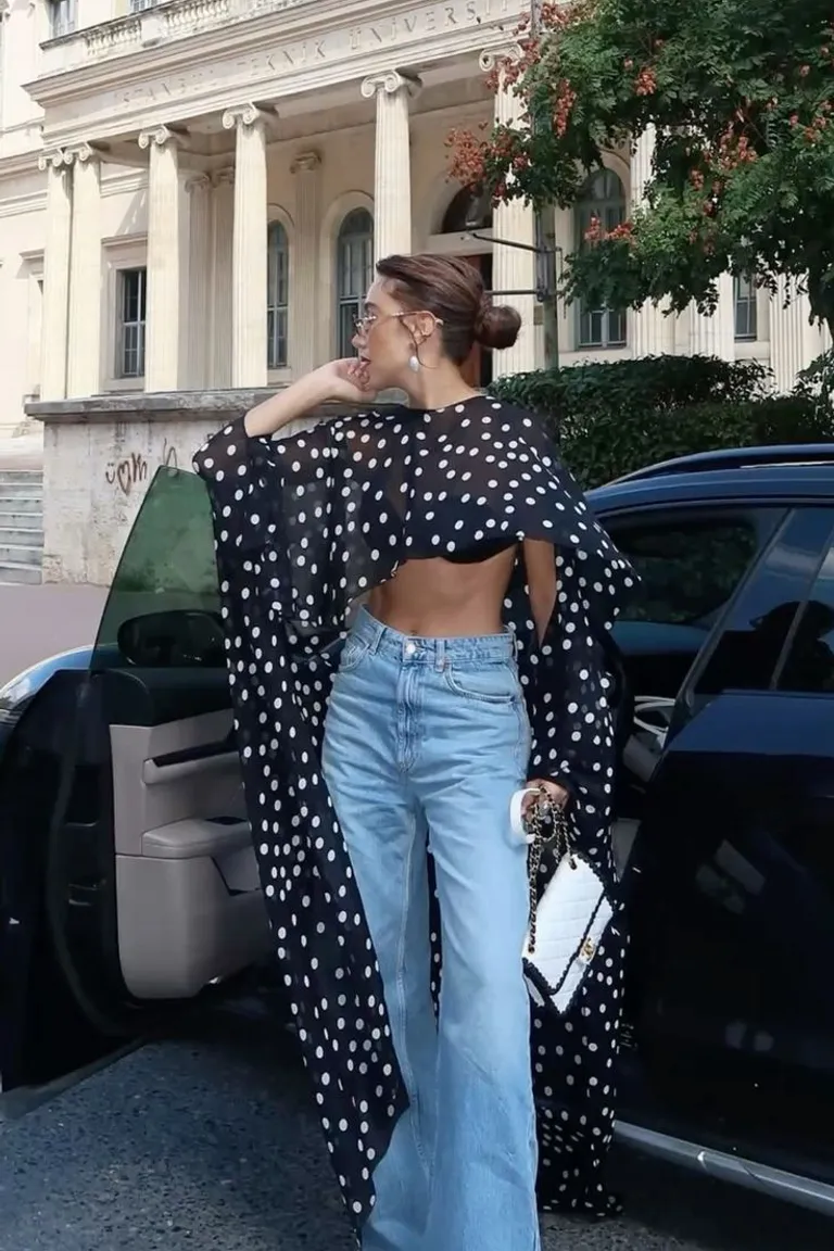 Look Casual Chic: Blusa Lunares y Jeans Rectos Vintage de ootd para argentina