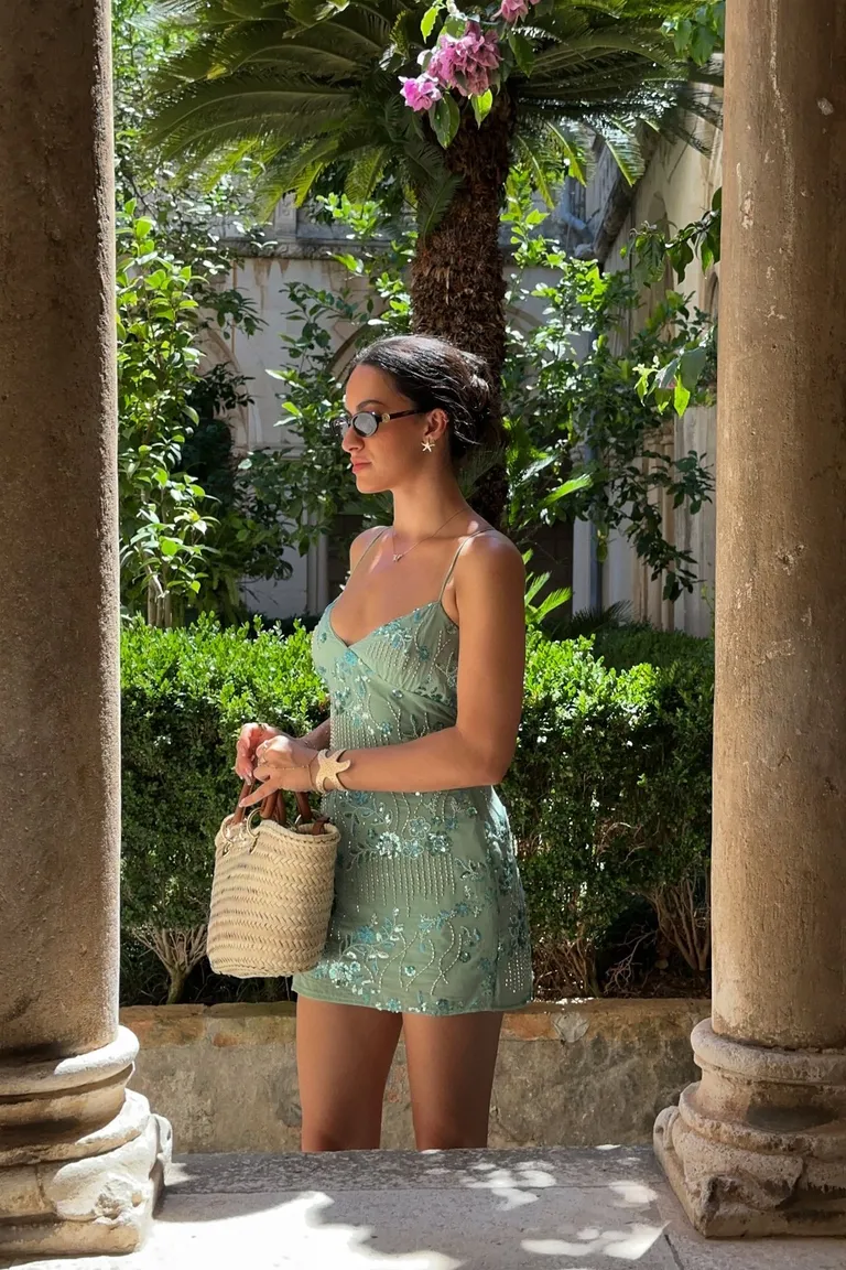 Look Veraniego Chic: Verde Menta y Detalles en Natural de ootd para argentina