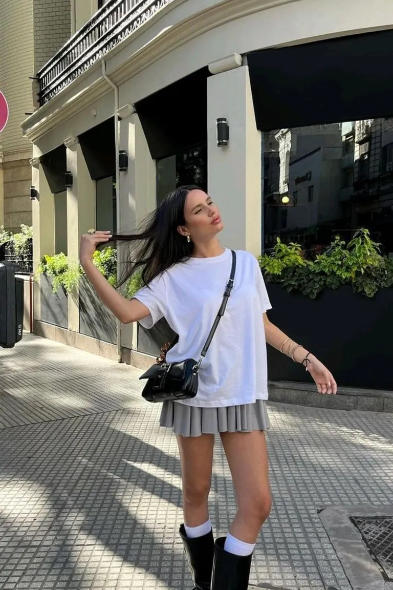 Look Casual Chic: Camiseta Blanca y Shorts Vaqueros de ootd para argentina