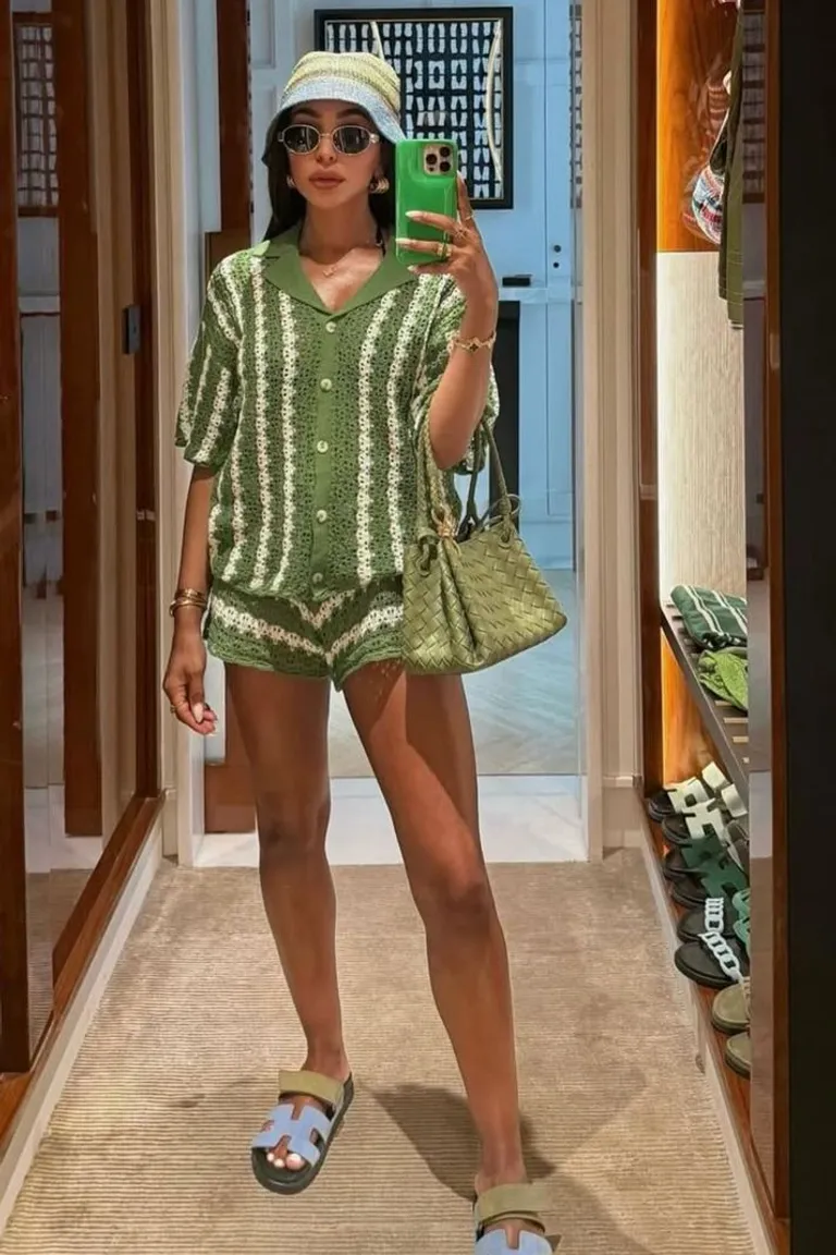 Look Casual Veraniego: Conjunto Verde Tie-Dye con Accesorios Playeros de ootd para argentina