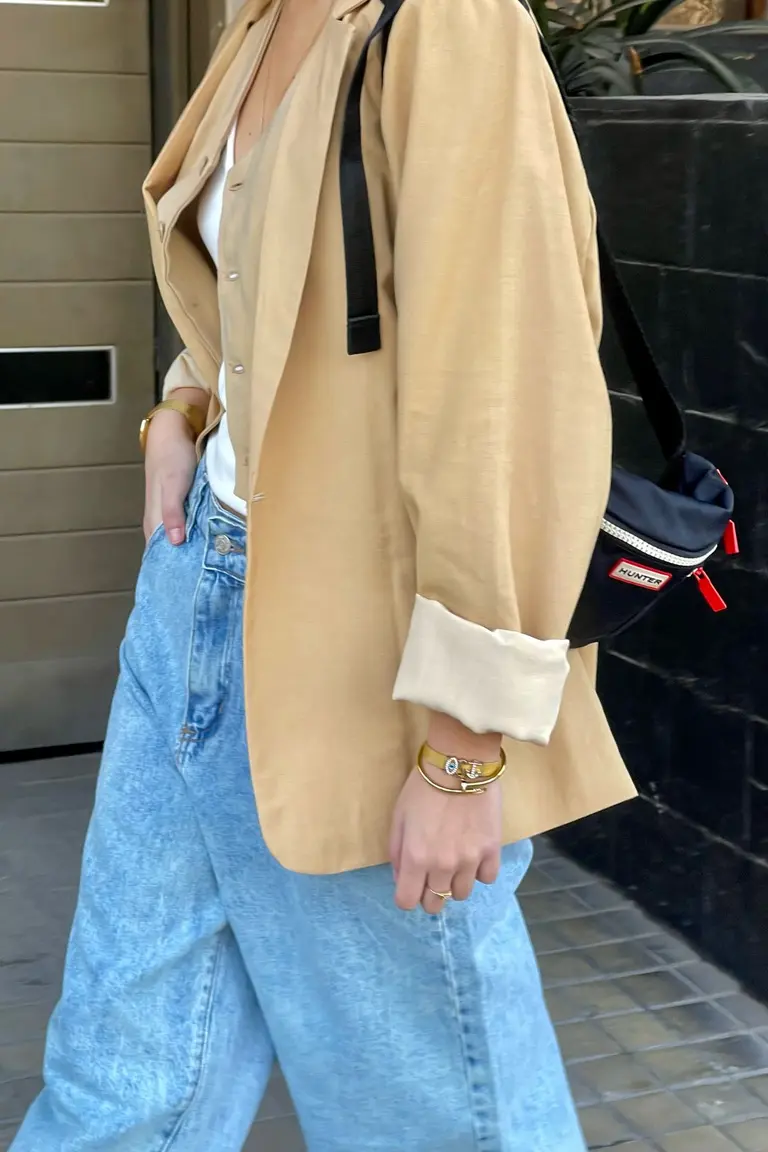 Look Casual Chic: Blazer Beige y Jeans Oversized de sofidelfabro para argentina