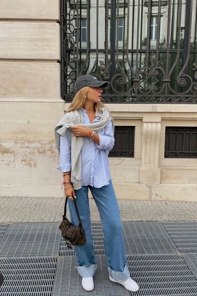 Look Casual Chic: Camisa Oversize y Jeans Rectos con Gorra de ootd para argentina