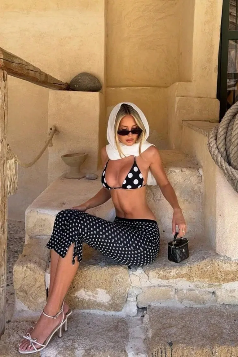 Look Veraniego: Lunares en Blanco y Negro con Toque Retro de ootd para argentina