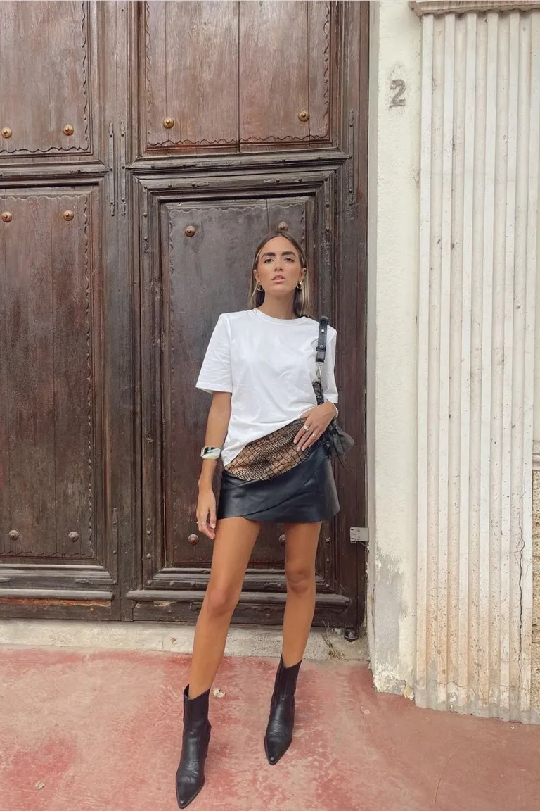 Look Minimalista Urbano: Camiseta Blanca y Shorts con Mocasines de ootd para argentina