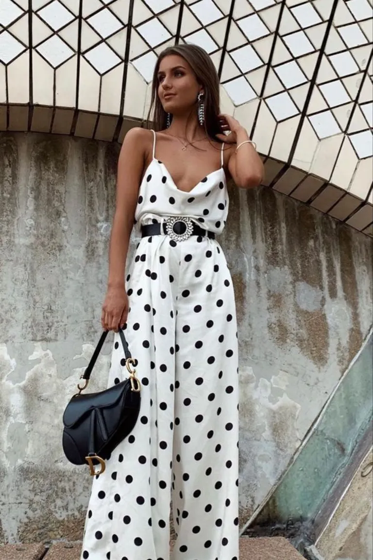 Look Veraniego: Vestido Midi de Lunares Blanco y Negro de ootd para argentina
