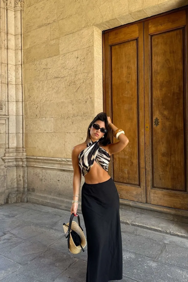 Look Veraniego: Falda Larga y Top Halter con Estilo Bohemio de ootd para argentina