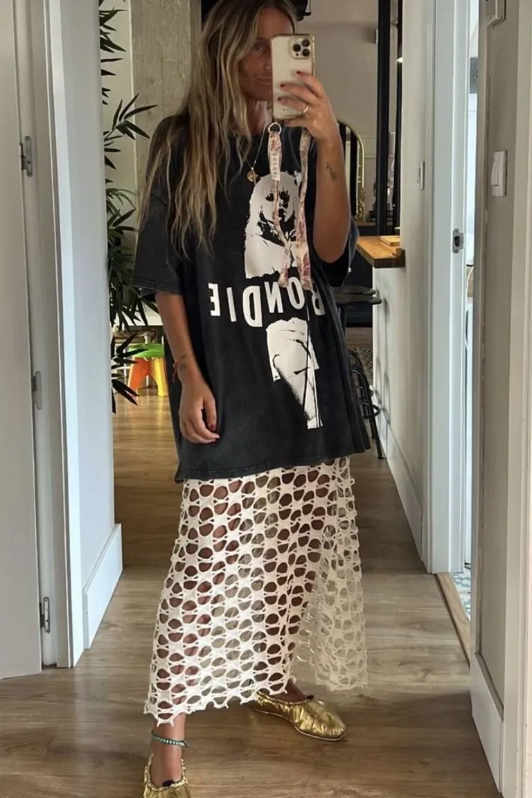 Look Casual Chic: Falda Estampada con Chaqueta Militar de ootd para argentina