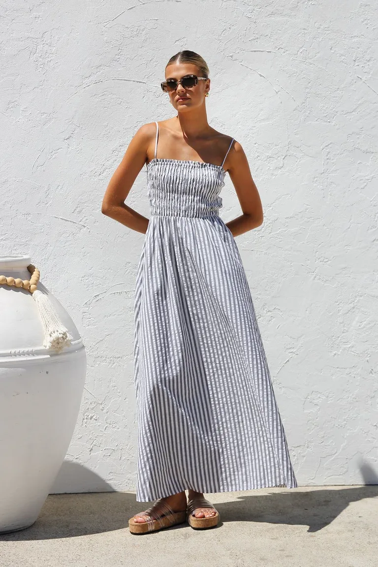 Vestido Veraniego a Rayas con Estilo Mediterráneo de ootd para argentina