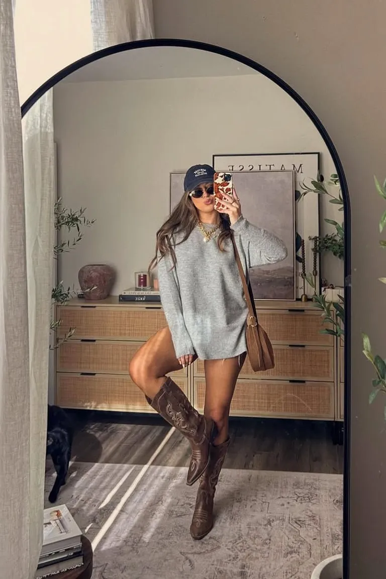 Look Casual Chic: Camiseta Gris y Jeans Rectos de ootd para argentina