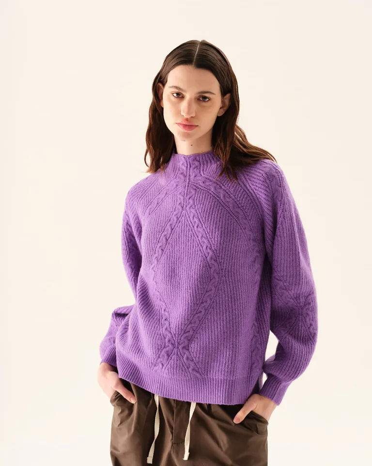 Sweater de tejido con trenzas cuello alto y mangas con volumen de Furzai en Buzos y Sweaters para argentina