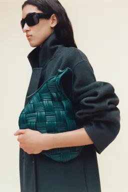 Bolso cuero trenzado de Mango en Bolsos y Carteras para argentina