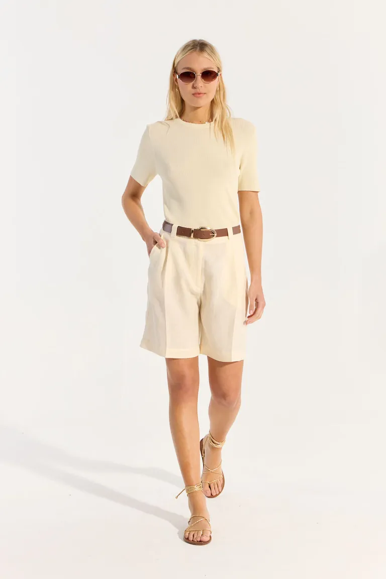 Bermuda de lino bowie: Diseño amplio y cómodo para looks de verano de Portsaid en Shorts para argentina