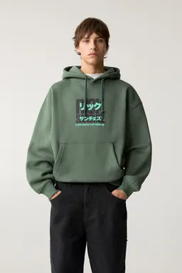 Buzo capucha rick y morty de Pull&Bear en Buzos y Sweaters para argentina