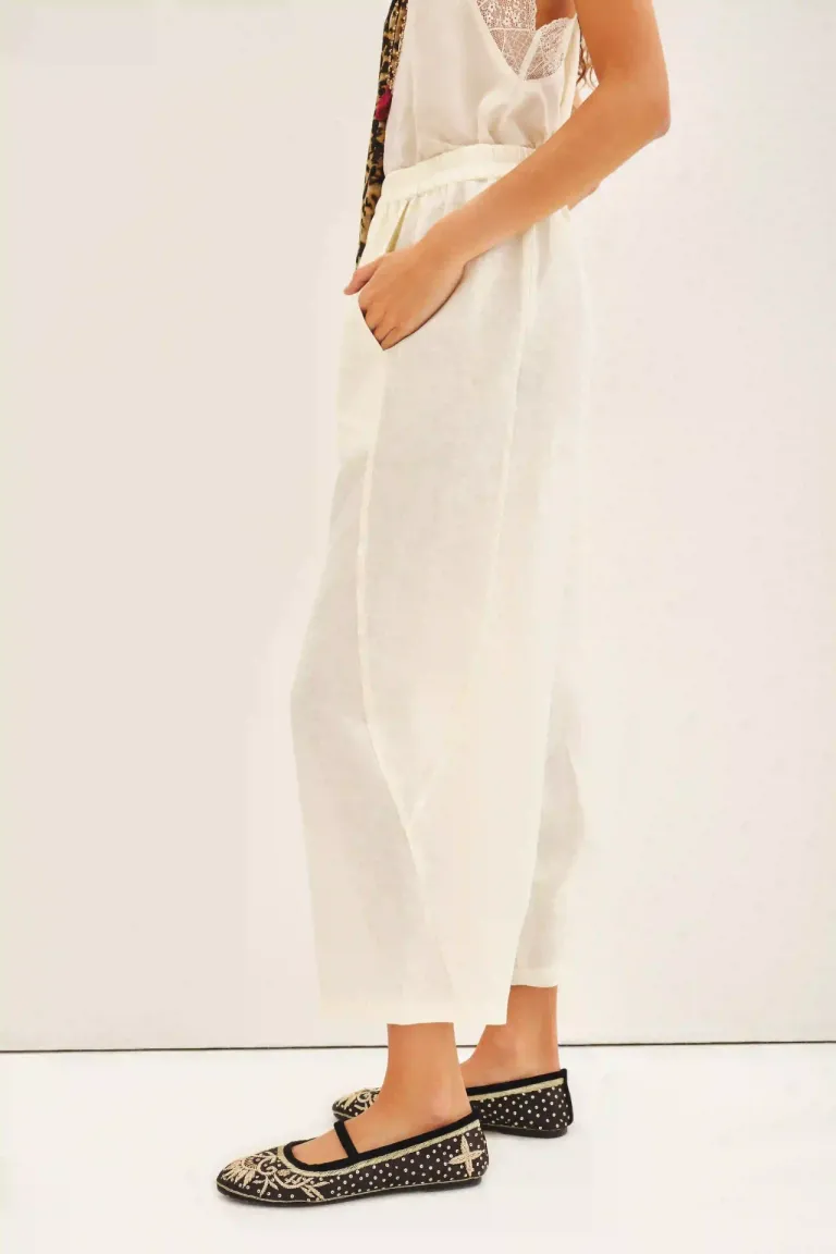 Babuchas de lino blanco con corte holgado y cintura elástica para un estilo cómodo y casual de Rapsodia en Pantalones para argentina