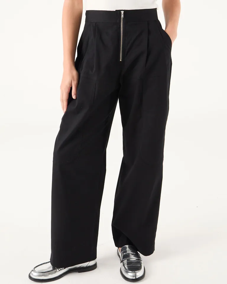 Pantalón tiro alto de corte amplio con cierre frontal a la vista y bolsillos cargo de Furzai en Pantalones para argentina