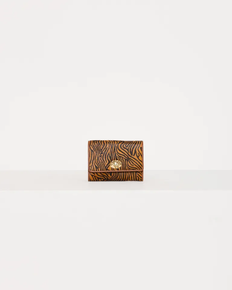 Billetera de estampado animal print con compartimentos interiores de Jazmin Chebar en Billeteras y Monederos para argentina