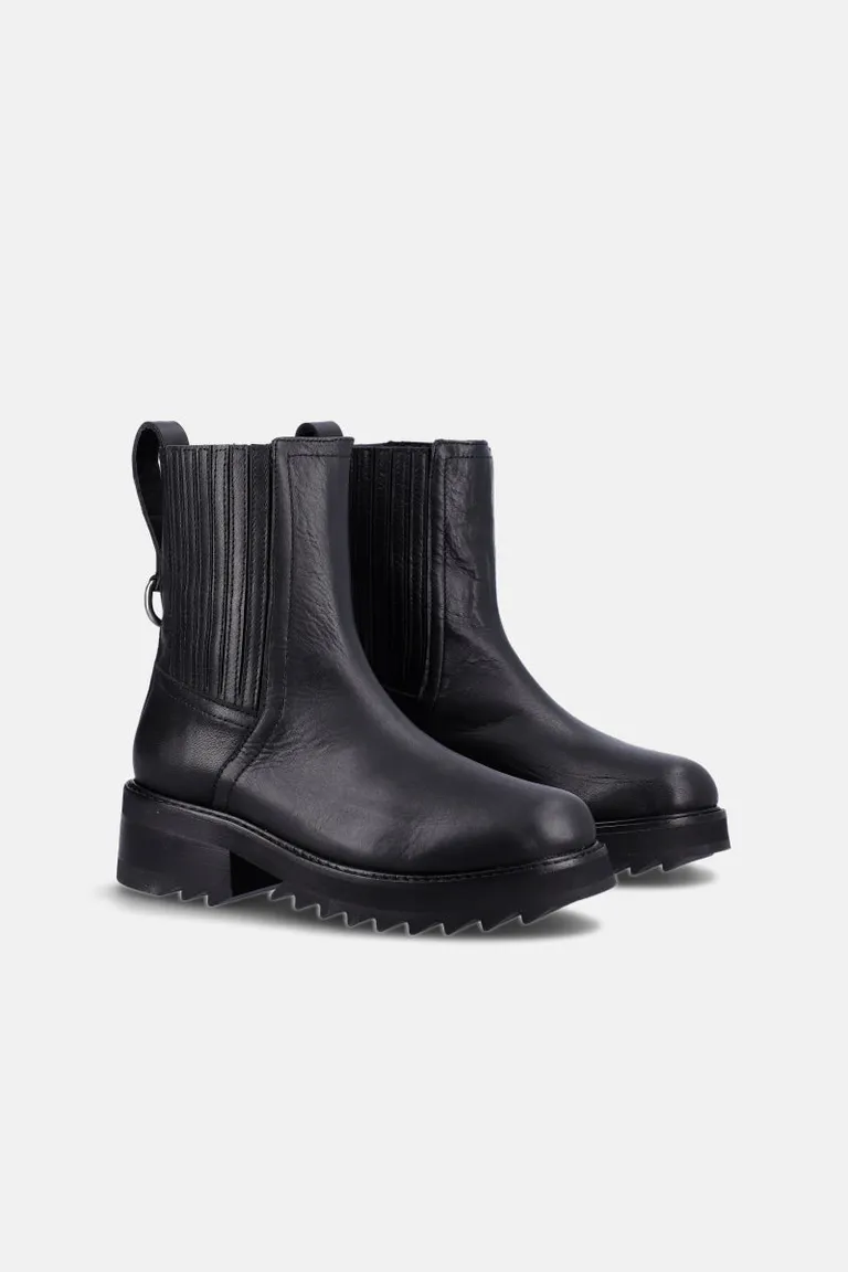 Botineta urbana de caña media con elásticos laterales y suela track dentada con base antideslizante de Justaosadia en Botas y Botinetas para argentina