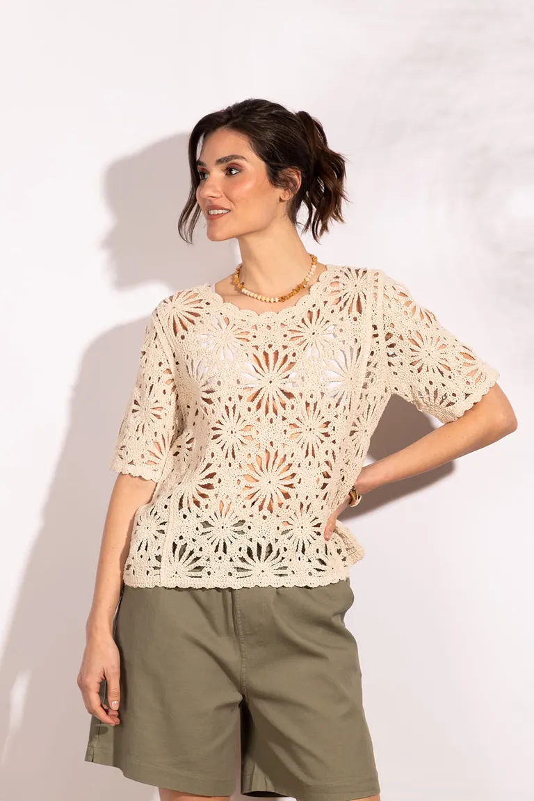 Blusa con diseño de calados en material suave y holgado para mayor comodidad de Indiastyle en Blusas para argentina