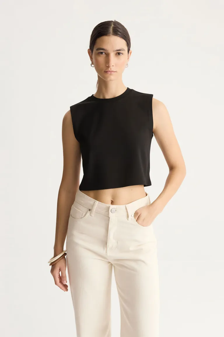 Remera negra sin mangas, de largo modular y escote redondo para el día a día de Portsaid en Remeras para argentina