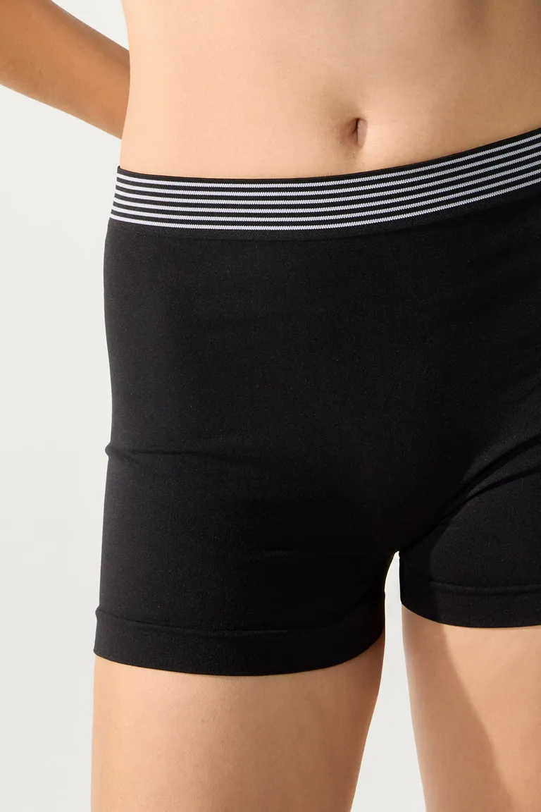 Conjunto deportivo negro de dos piezas para mujer, perfecto para la playa de Cuesta Blanca en Swimwear y Beachwear para argentina