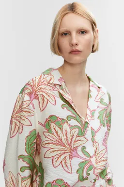 Camisa estampada texturizada de Mango en Camisas para argentina