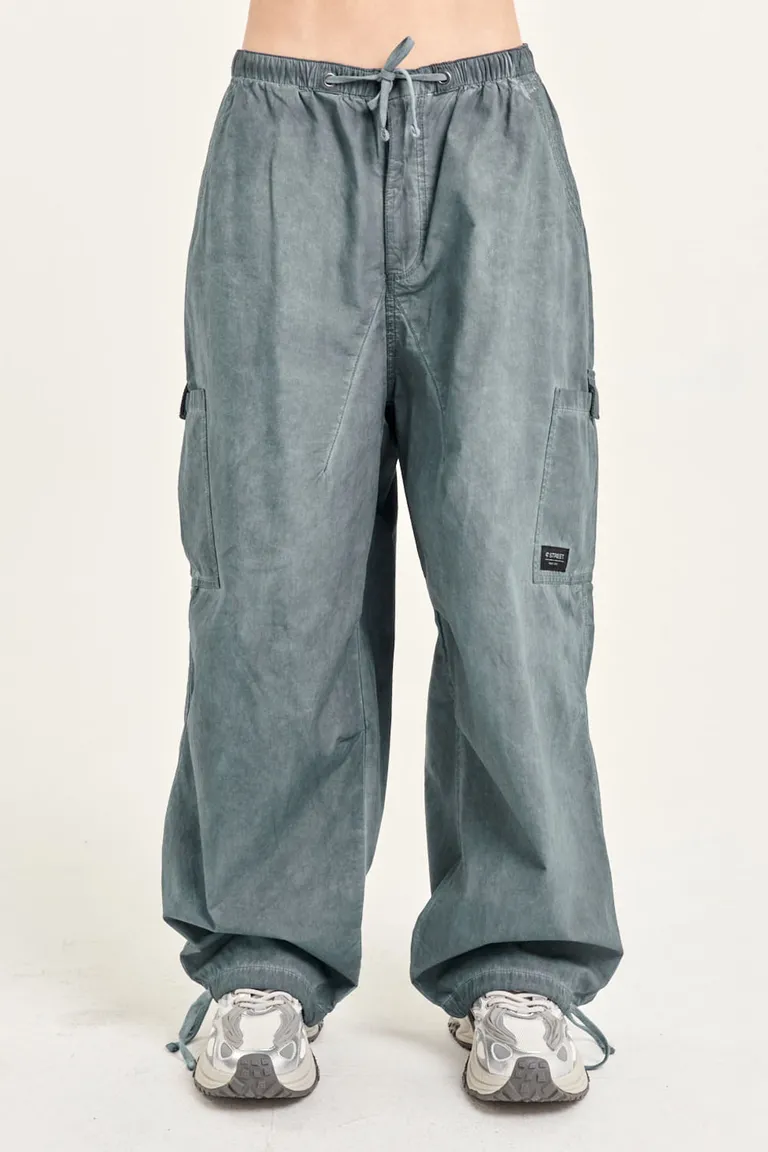 Pantalón de gabardina con terminación washed y detalles personalizados de 47 Street en Pantalones para argentina