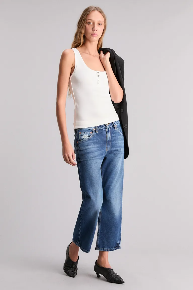 Musculosa blanca sin mangas de diseño minimalista y elegante de Kosiuko en Tops para argentina