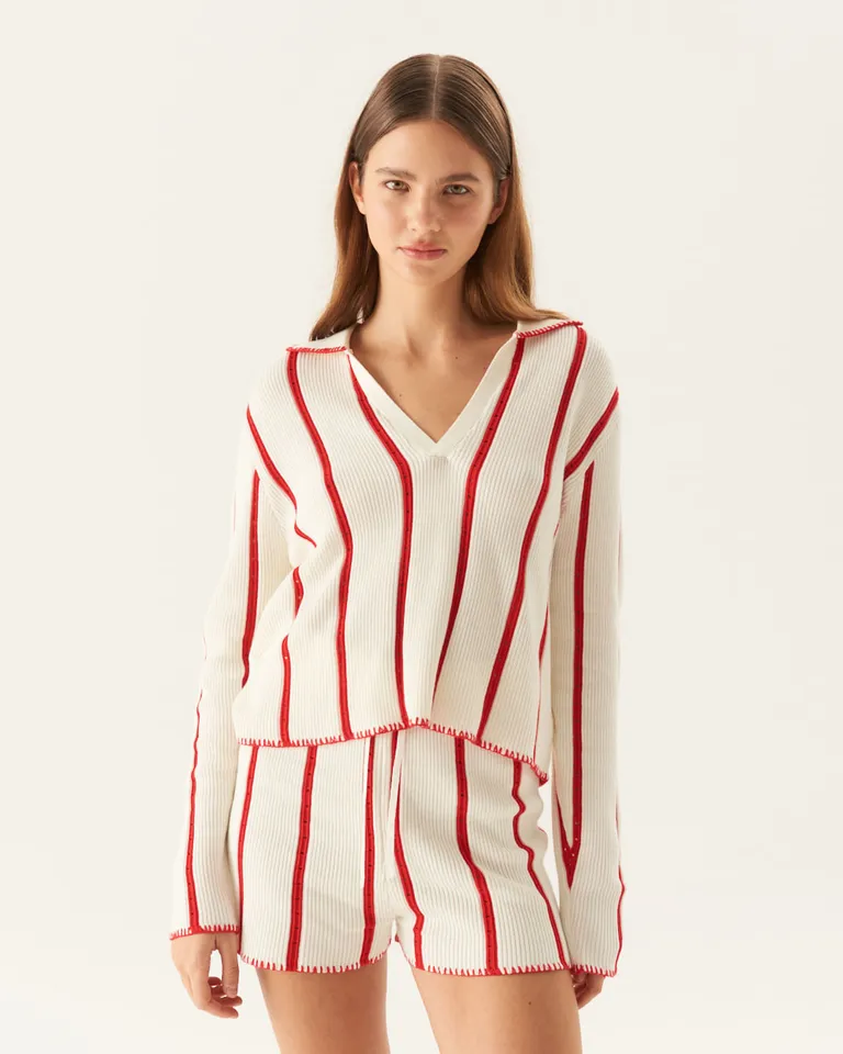 Conjunto de sweater polo con cuello y shorts a rayas verticales con detalle de calado de Furzai en Buzos y Sweaters para argentina